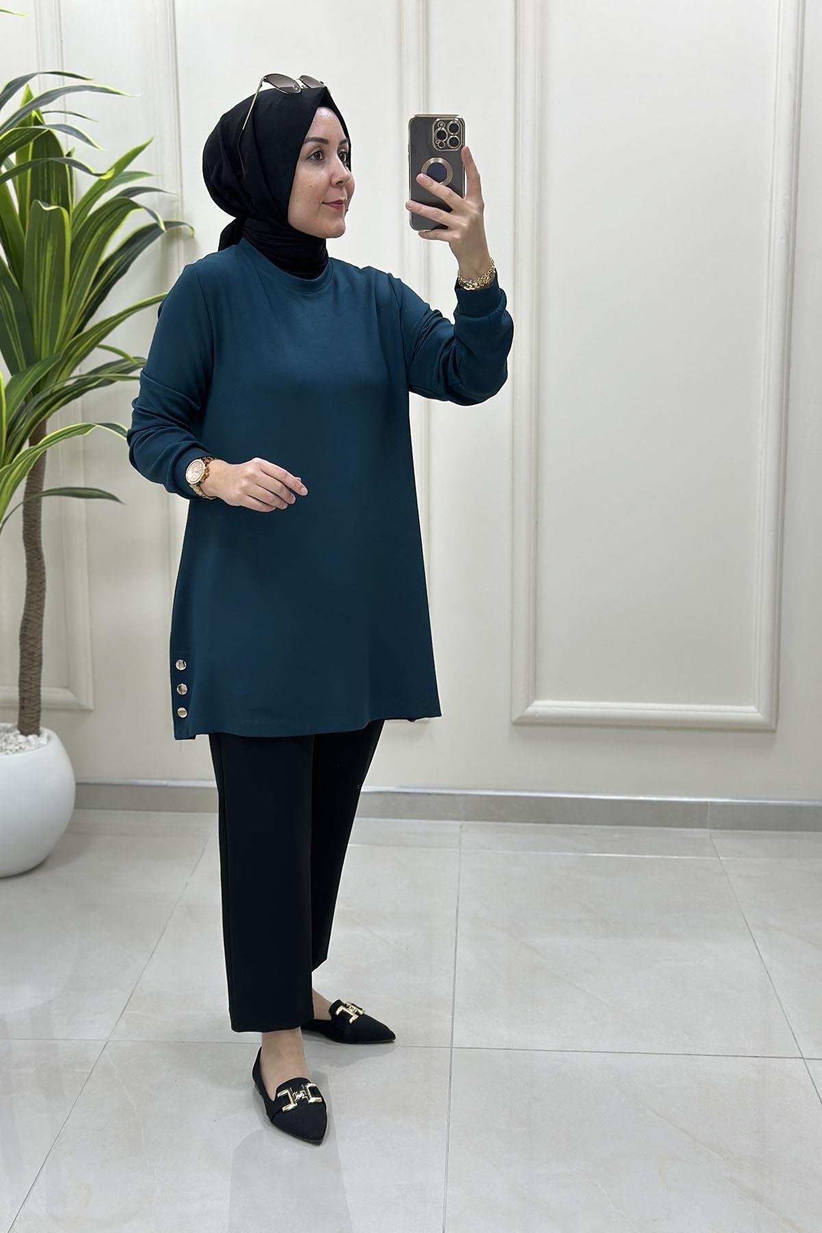 Tesettür Tunik ModelleriYanı Yırtmaç Çıtçıt Detaylı Fitilli Kadın Tunik Petrol Yeşili KADO 257304