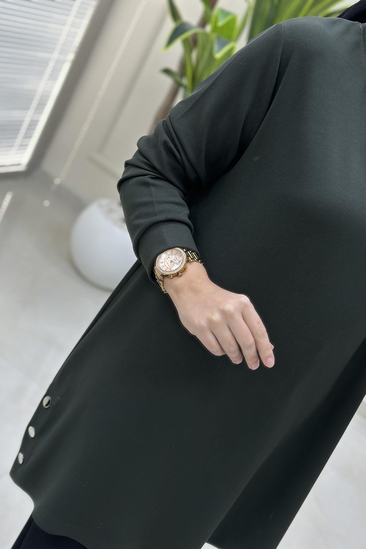 Tesettür Tunik ModelleriYanı Yırtmaç Çıtçıt Detaylı Fitilli Kadın Tunik Haki KADO 257304