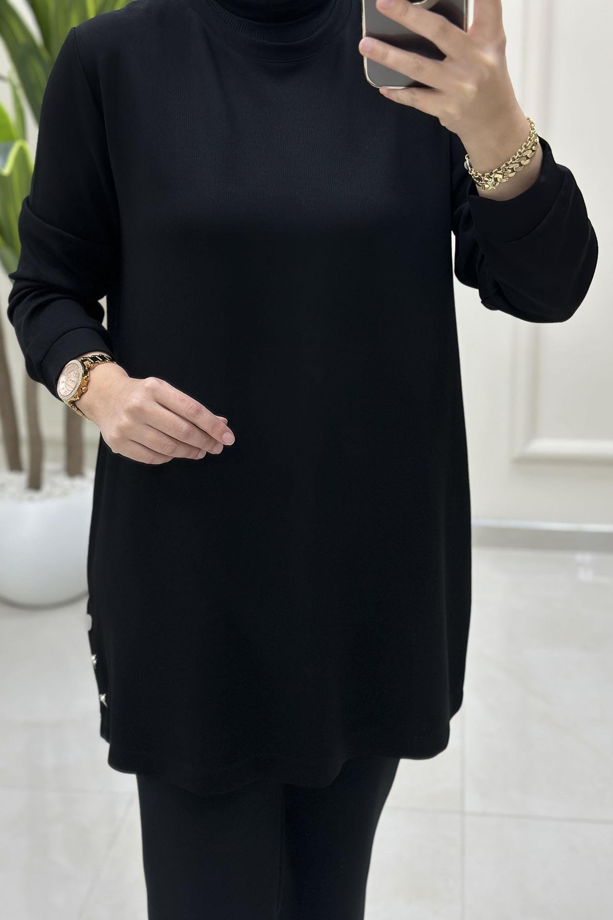 Tesettür Tunik ModelleriYanı Yırtmaç Çıtçıt Detaylı Fitilli Kadın Tunik Siyah KADO 257304