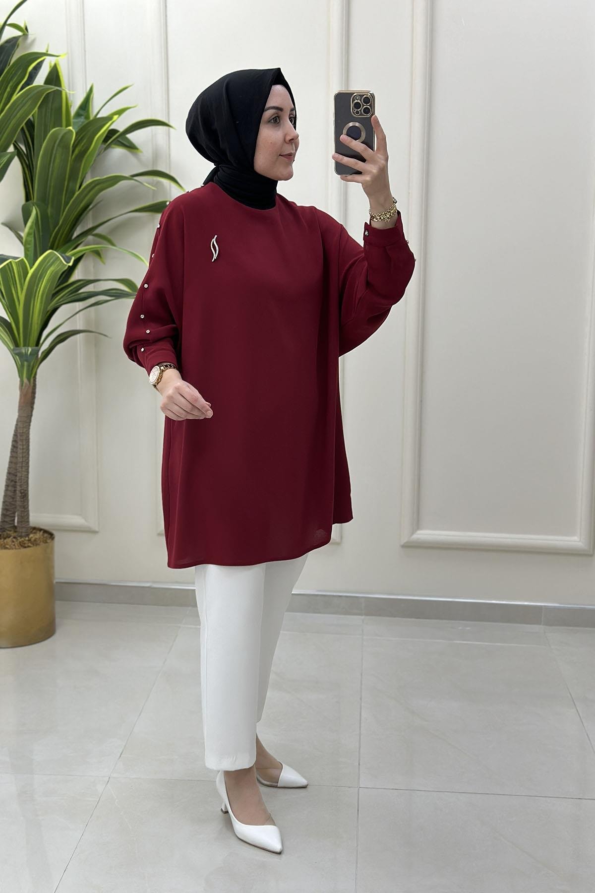 Tesettür Tunik ModelleriYarasa Kol Broş ve Taş Detaylı Kadın Tunik Bordo FM 25073