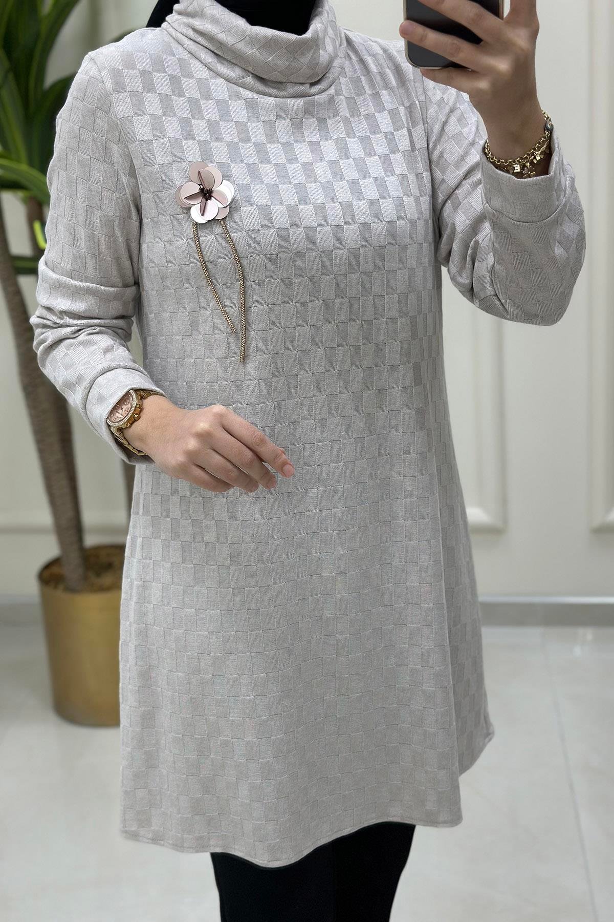 Tesettür TunikDama Desen Degaje Yaka Broşlu Triko Kadın Tunik Taş QTN 2866