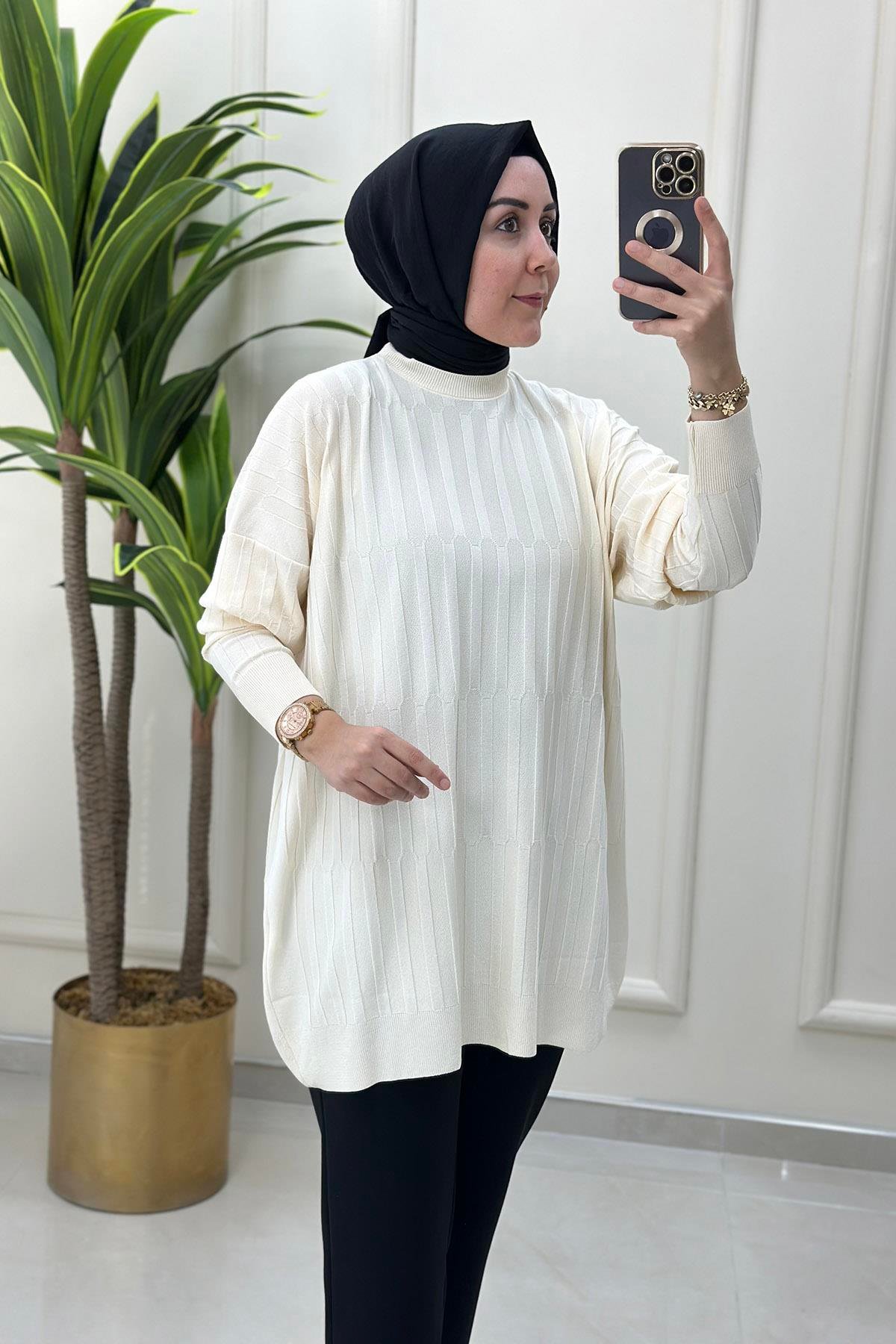 Tesettür TunikDüşük Omuz Kendinden Desenli Triko Kadın Tunik Bej KADO 9167