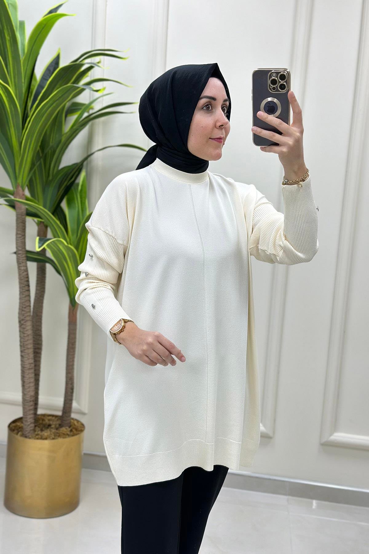 Tesettür TunikDüşük Omuz Kolu Düğme Detaylı Kadın Triko Tunik Bej KADO 9169