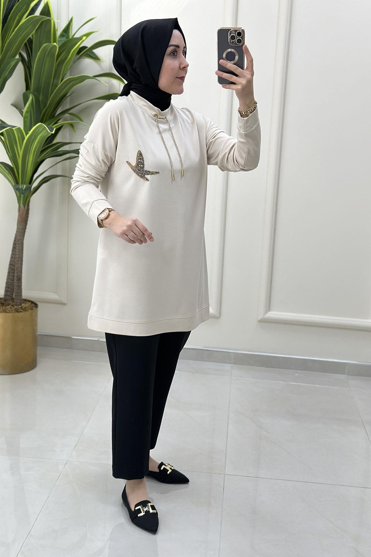 Tesettür TunikDüşük Omuz Kuş Baskılı Yaka İpli Kadın Tunik Bej KADO 251236