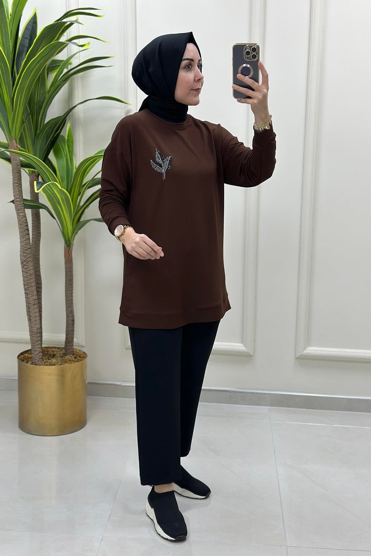 Tesettür TunikDüşük Omuz Lale Aksesuar Detaylı Kadın Tunik Kahverengi KADO 4706 