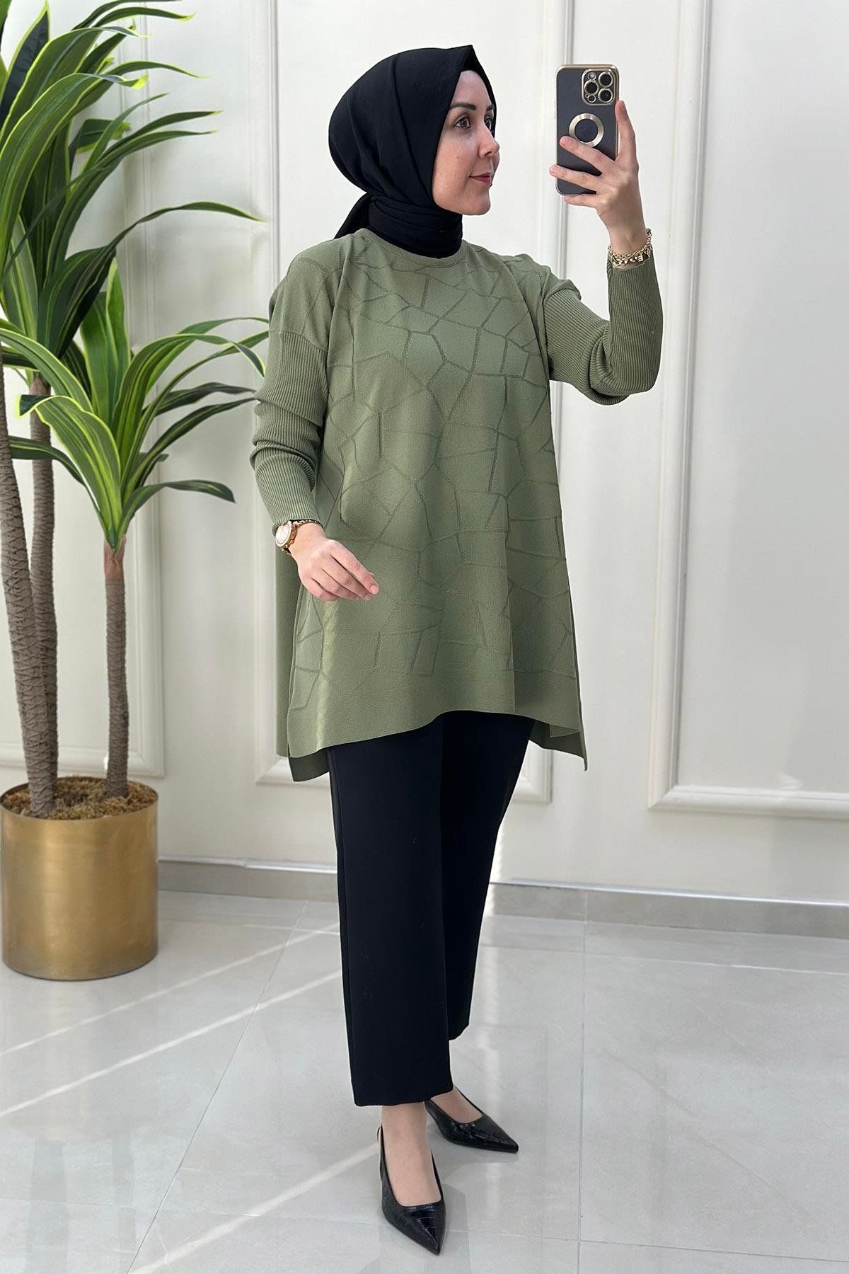 Tesettür TunikDüşük Omuz Önü Desenli Kadın Triko Tunik Çağla Yeşili KADO 23718