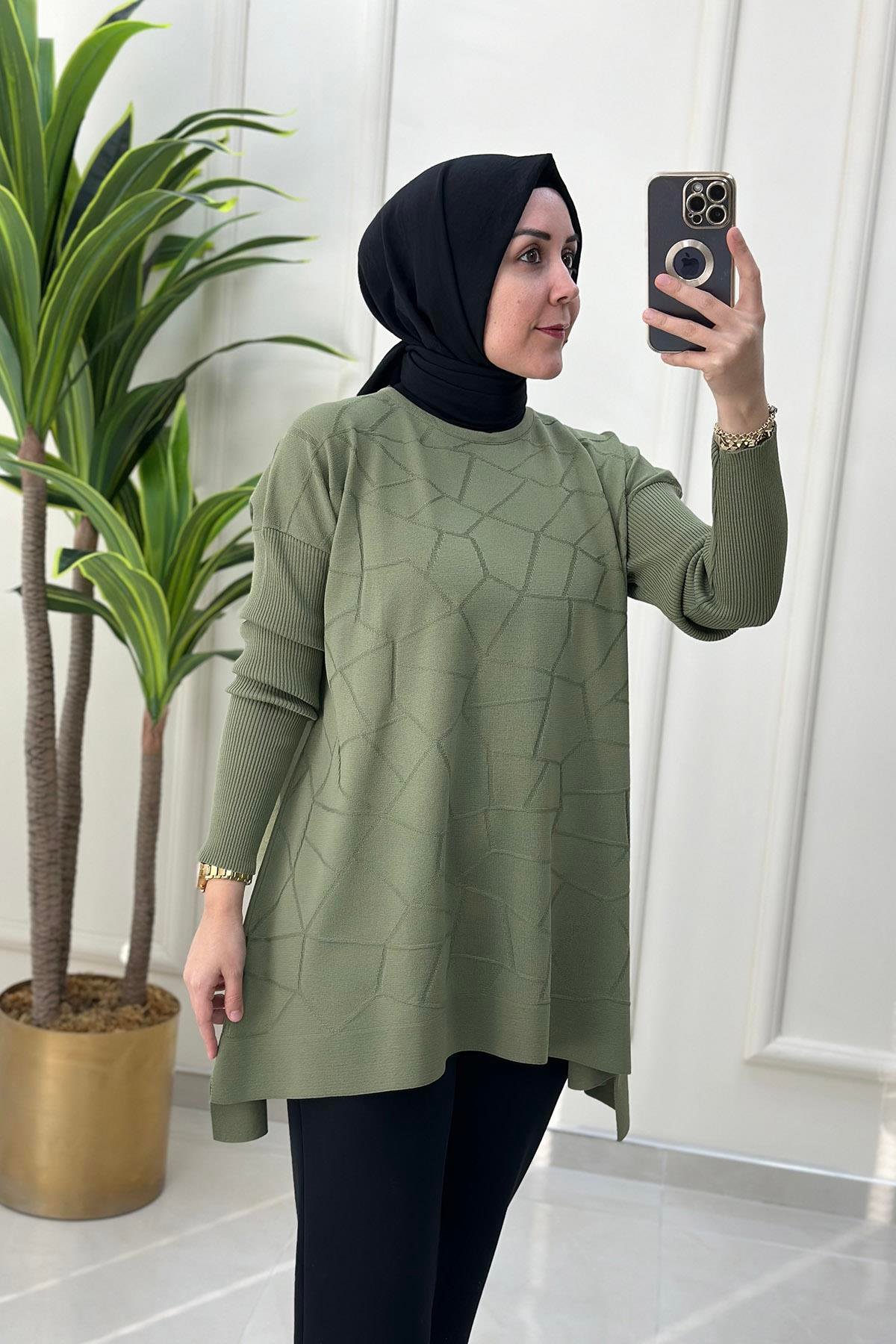 Tesettür TunikDüşük Omuz Önü Desenli Kadın Triko Tunik Çağla Yeşili KADO 23718