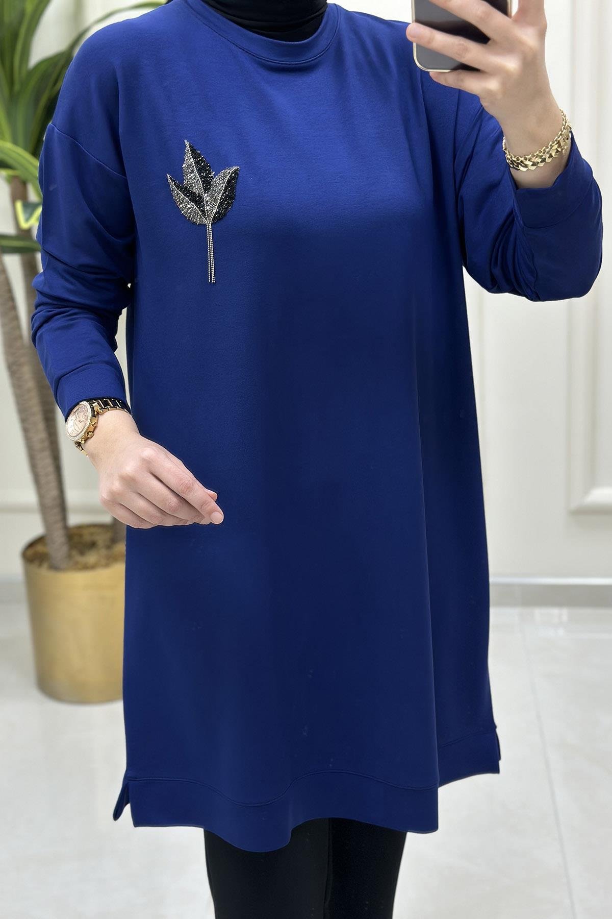 Tesettür TunikDüşük Omuz Taşlı Lale Baskılı Kadın Tunik Koyu Saks Mavisi KADO 9653