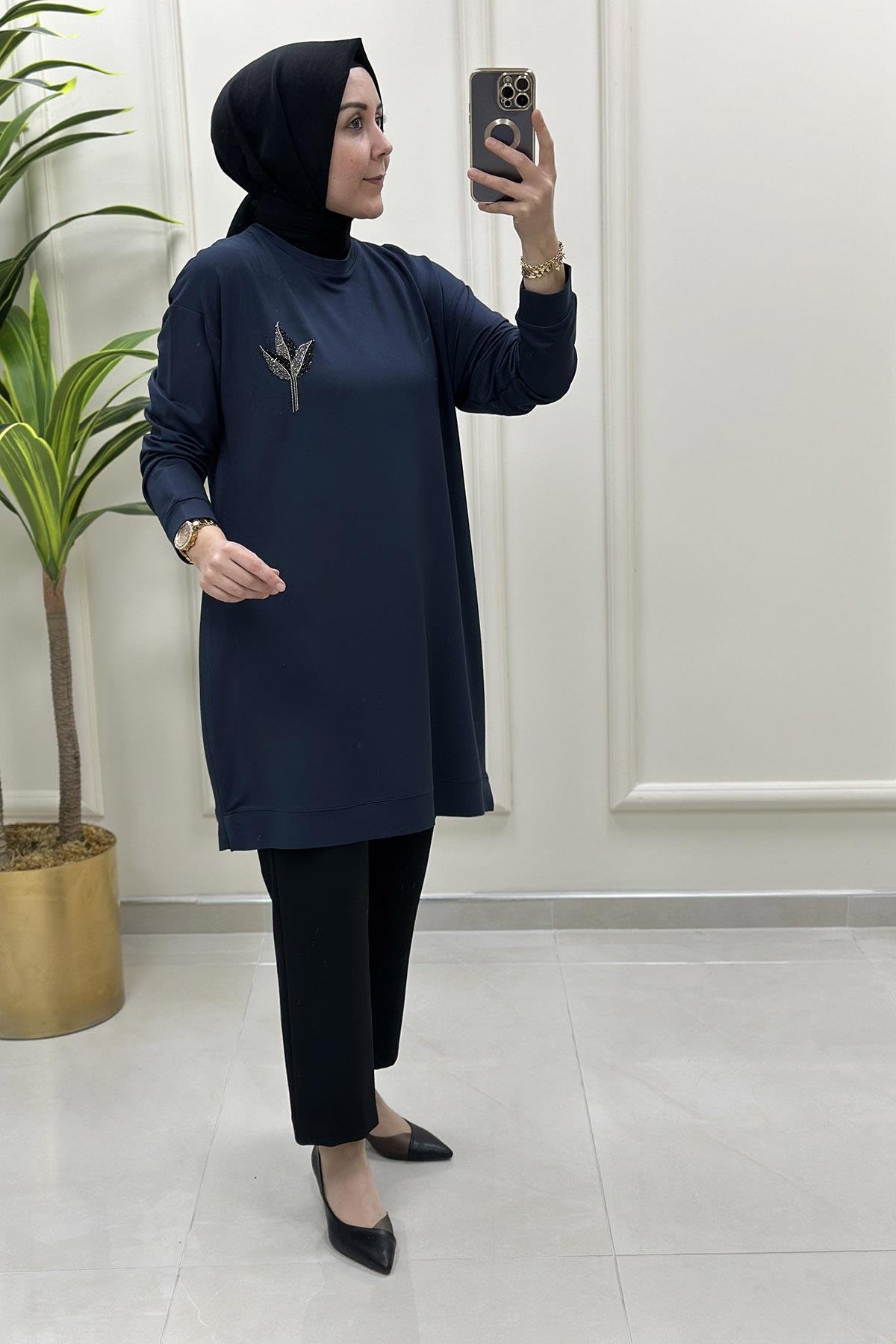 Tesettür TunikDüşük Omuz Taşlı Lale Baskılı Kadın Tunik Antrasit KADO 9653
