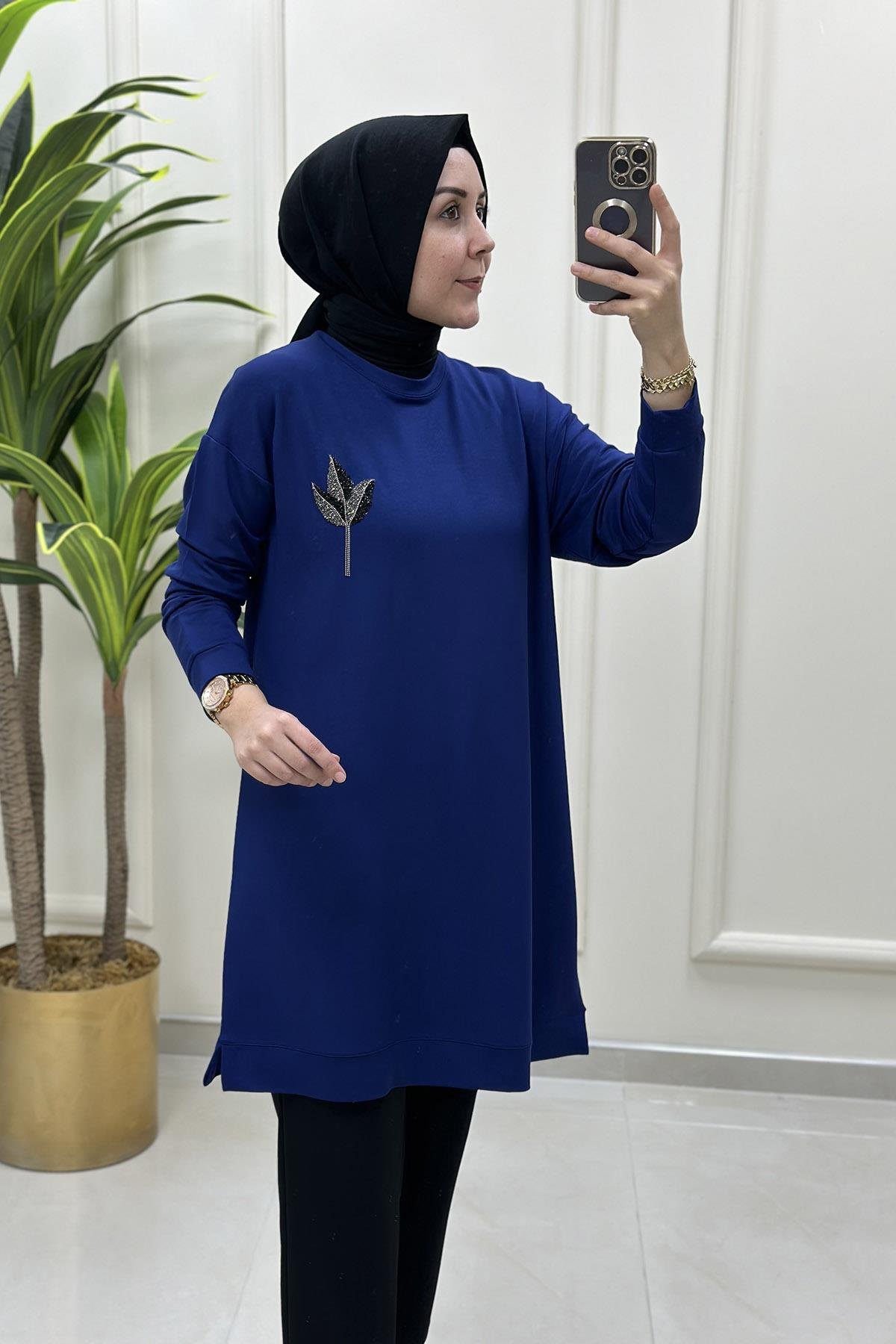 Tesettür TunikDüşük Omuz Taşlı Lale Baskılı Kadın Tunik Koyu Saks Mavisi KADO 9653