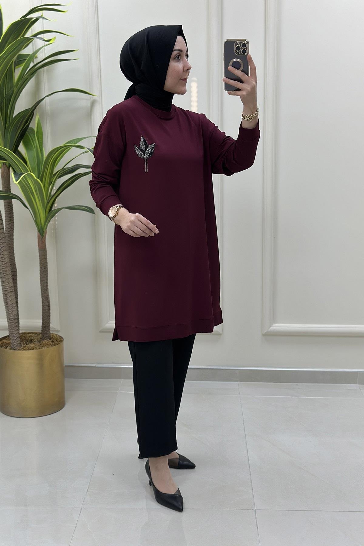 Tesettür TunikDüşük Omuz Taşlı Lale Baskılı Kadın Tunik Bordo KADO 9653