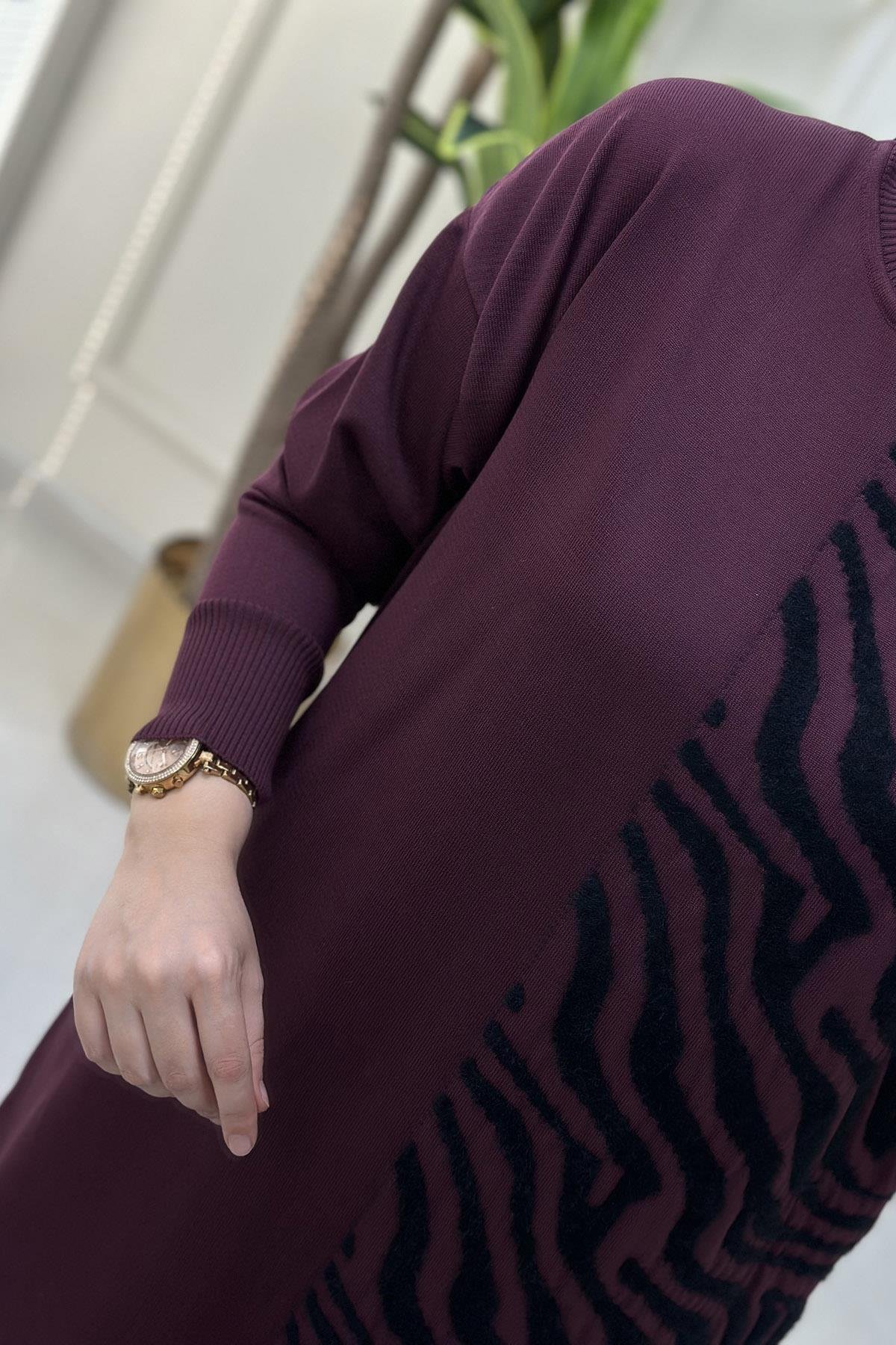 Tesettür TunikDüşük Omuz Zebra Desen Garnili Triko Kadın Tunik Mürdüm KADO 46107