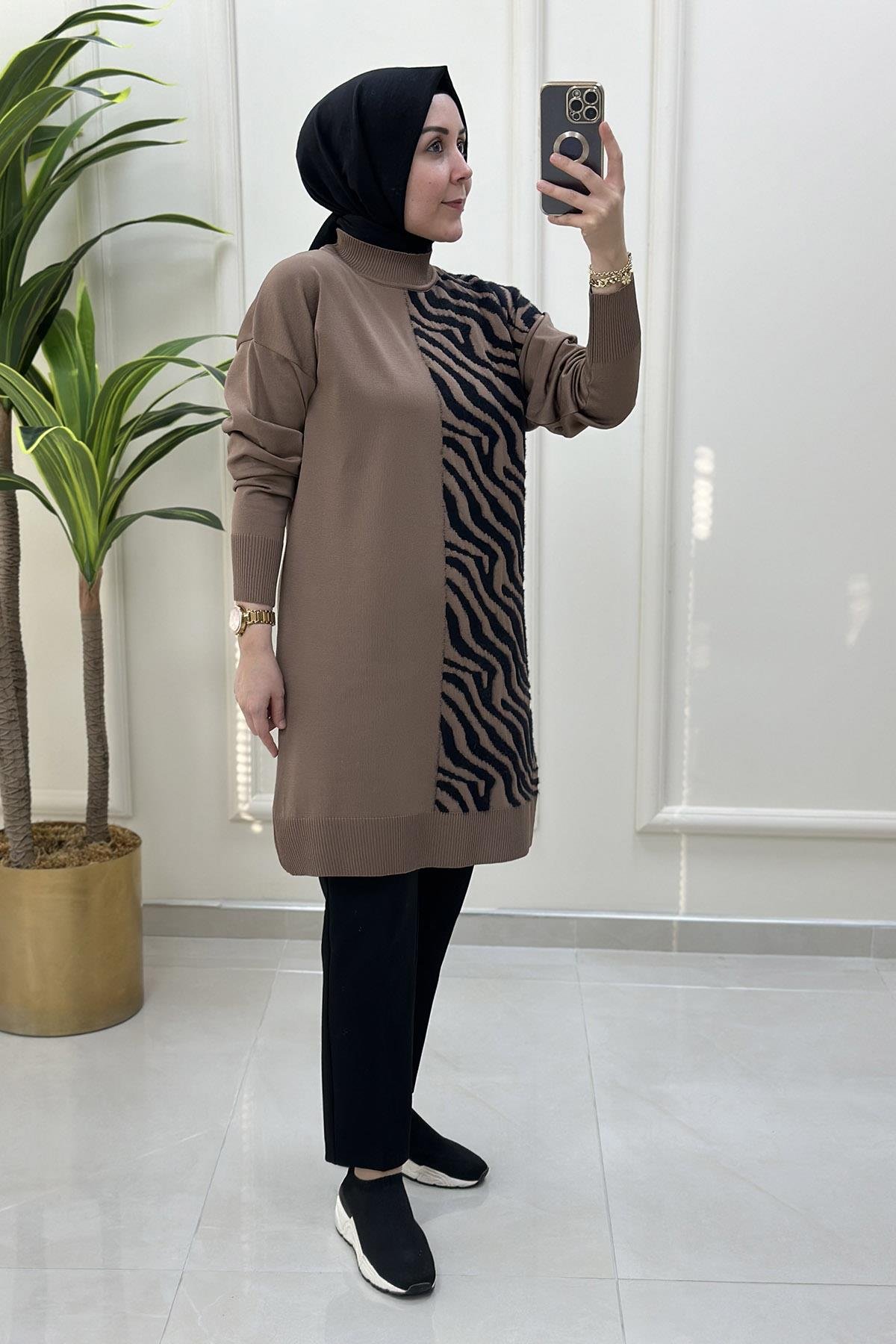 Tesettür TunikDüşük Omuz Zebra Desen Garnili Triko Kadın Tunik Vizon KADO 46107