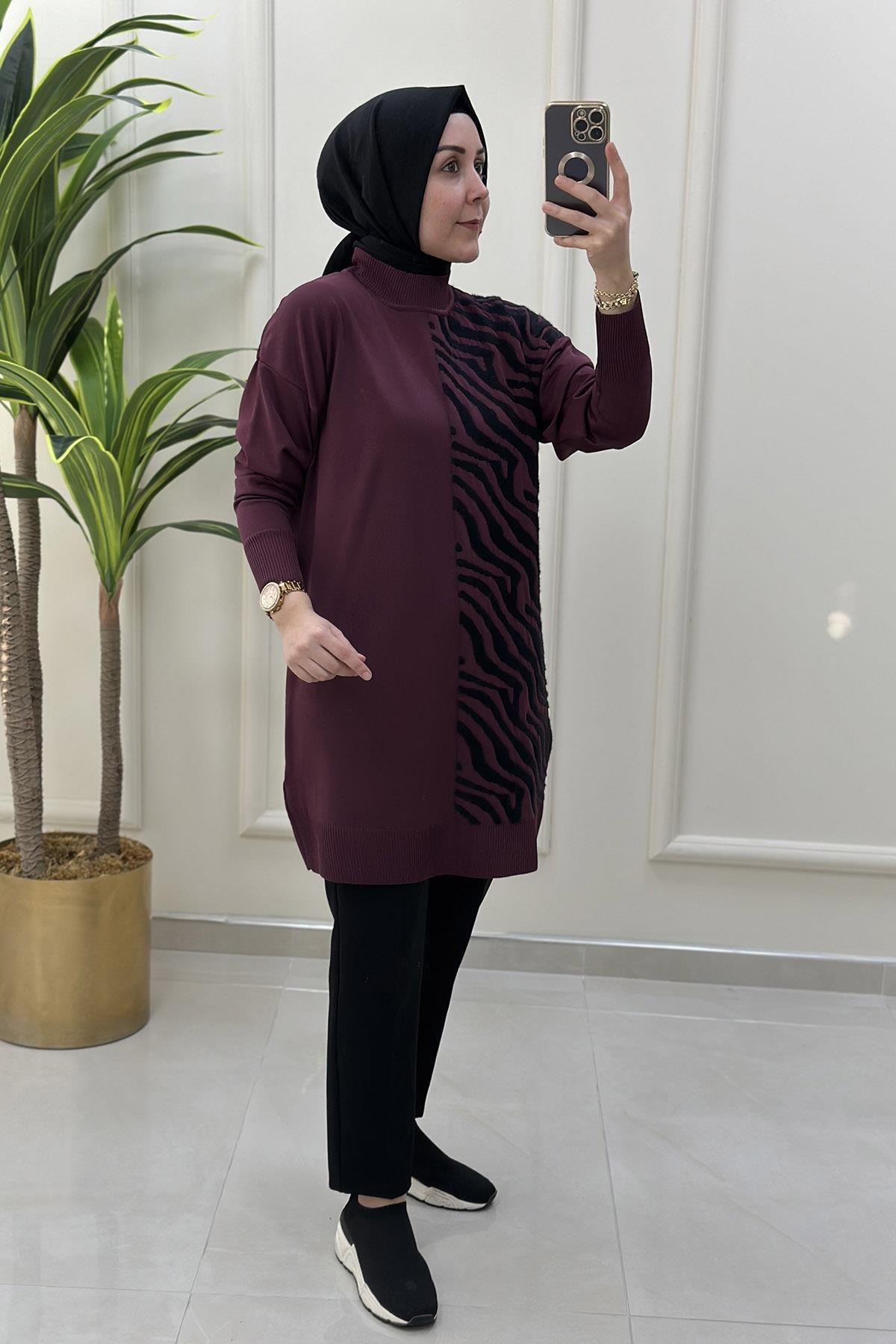 Tesettür TunikDüşük Omuz Zebra Desen Garnili Triko Kadın Tunik Mürdüm KADO 46107