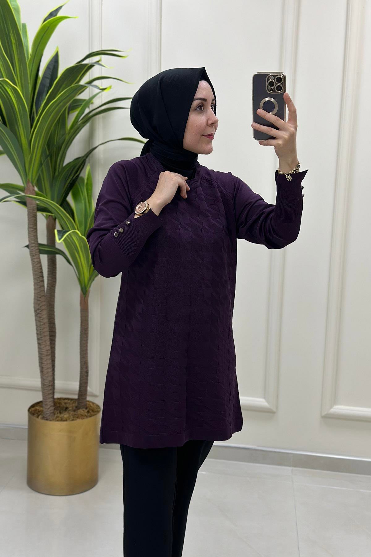 Tesettür TunikKazayağı Desen Kol Düğme Detaylı Kadın Triko Tunik Mor KADO 015