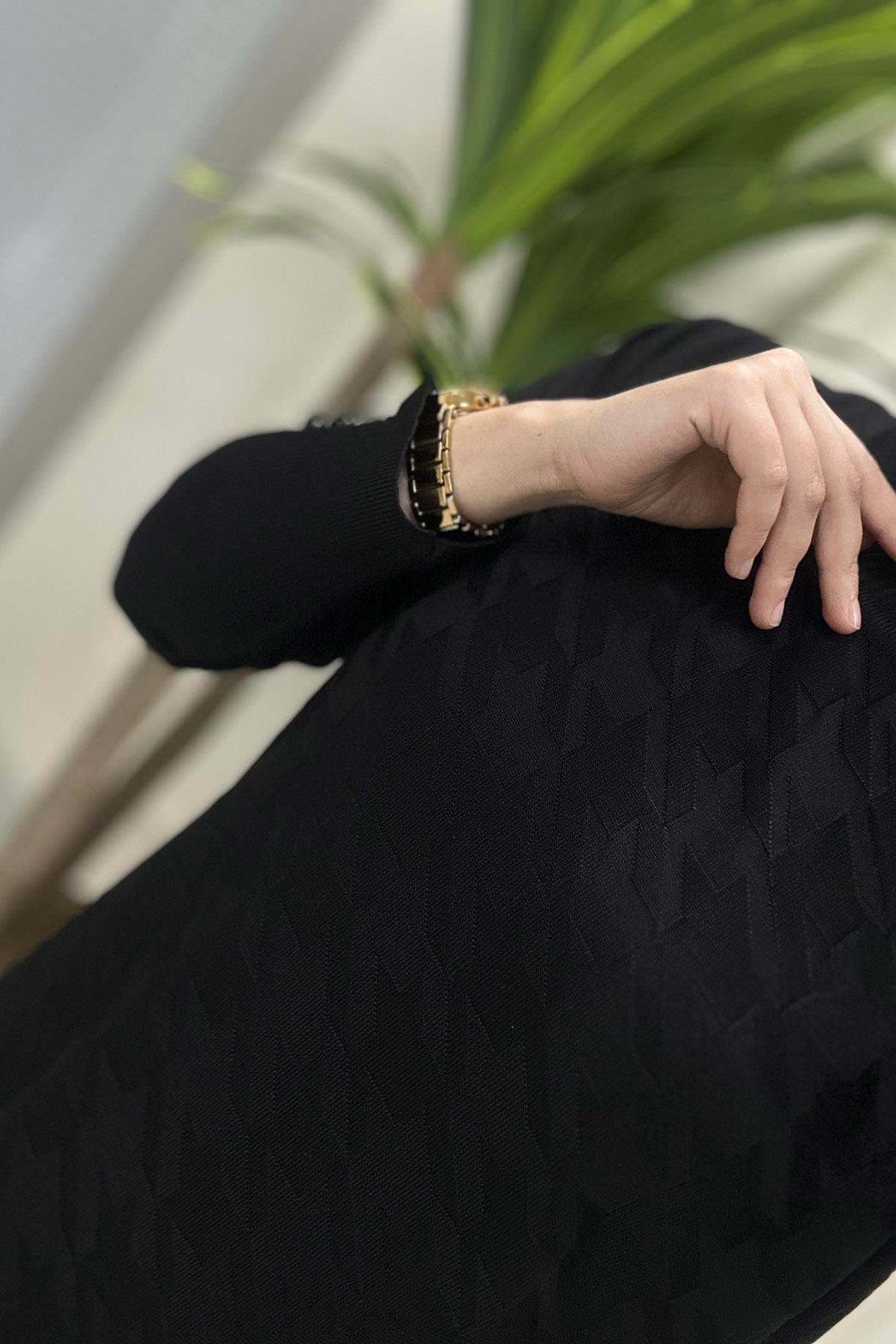 Tesettür TunikKazayağı Desen Kol Düğme Detaylı Kadın Triko Tunik Siyah KADO 015