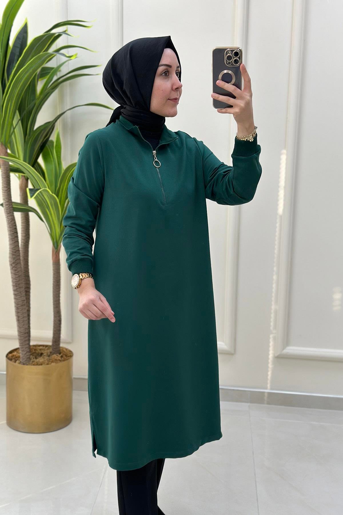 Tesettür TunikKol ve Yaka Ribanalı Önü Yarım Fermuarlı Kadın Tunik Zümrüt Yeşili KADO 7568