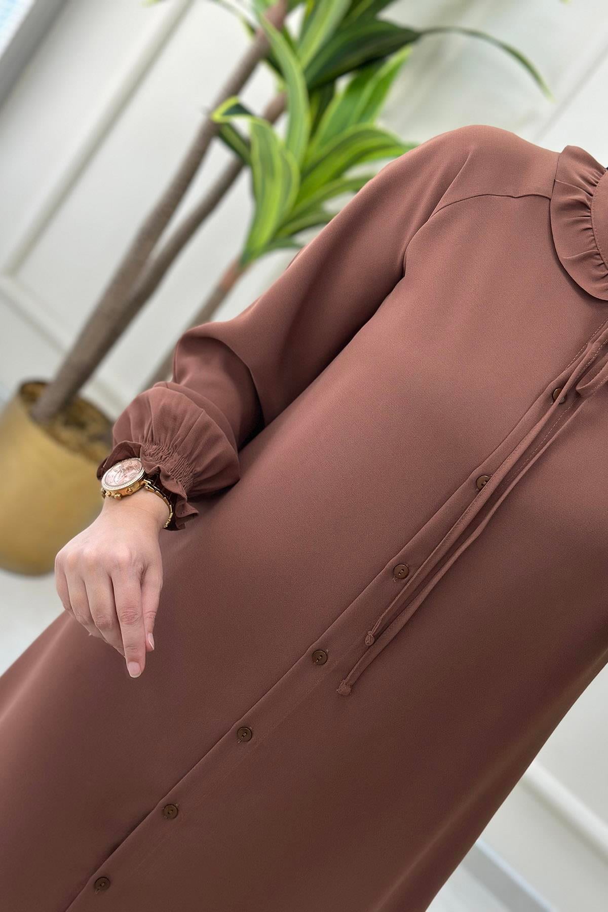 Tesettür TunikKolu ve Yakası Fırfırlı Önü Düğmeli Kadın Tunik Taba ALS 4751