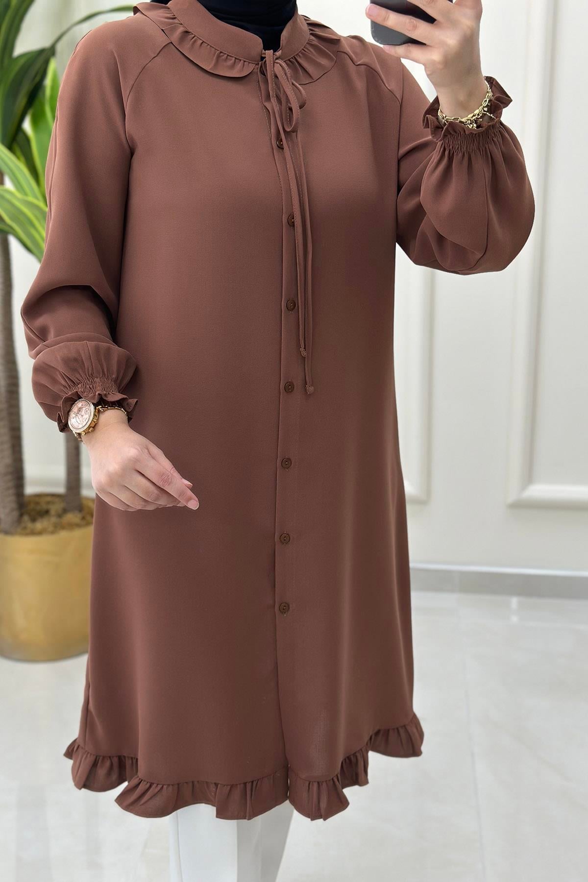Tesettür TunikKolu ve Yakası Fırfırlı Önü Düğmeli Kadın Tunik Taba ALS 4751