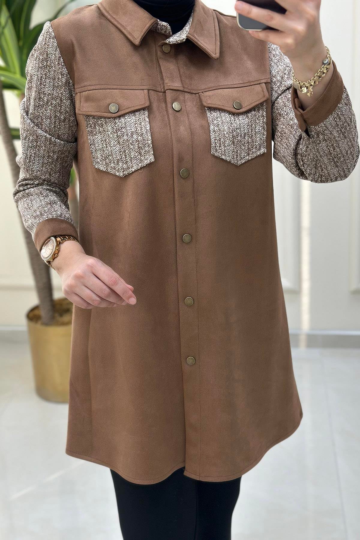 Tesettür TunikÖnü Çıtçıtlı Cep ve Kol Renk Garnili Süet Kadın Tunik Taba BRL 6128
