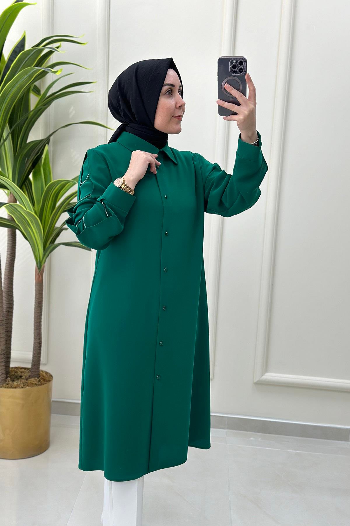 Tesettür TunikÖnü Düğme Kolu Taş Detaylı Tunik Benetton Yeşili QTN 2832