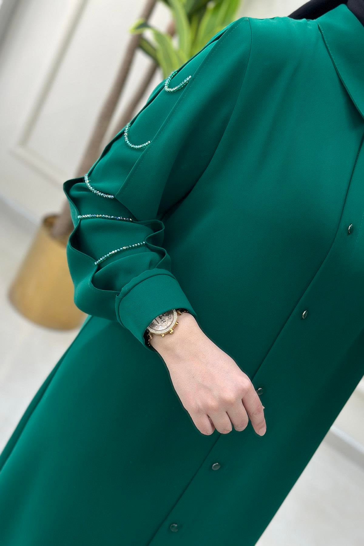 Tesettür TunikÖnü Düğme Kolu Taş Detaylı Tunik Benetton Yeşili QTN 2832