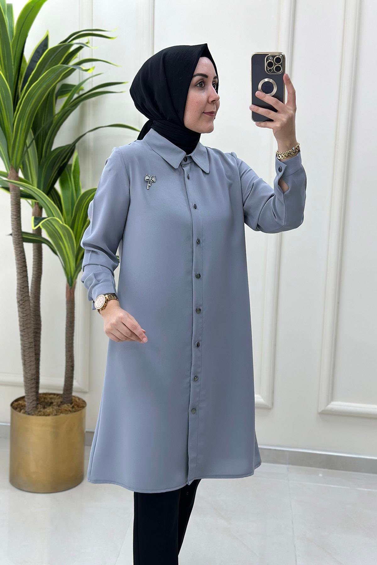 Tesettür TunikÖnü Düğmeli Broş Detaylı Kadın Tunik Koyu Gri MLH 4523