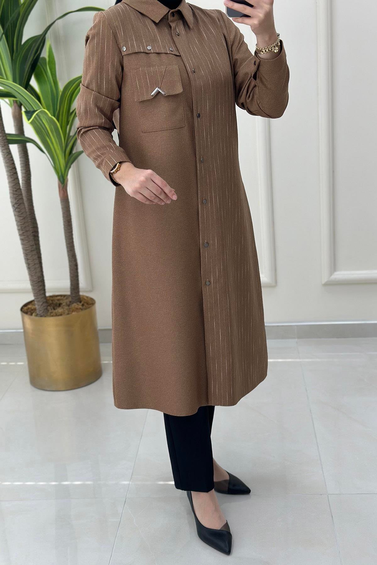 Tesettür TunikÖnü Düğmeli Çizgi Desen Garnili Cepli Kadın Tunik Camel QTN 2875