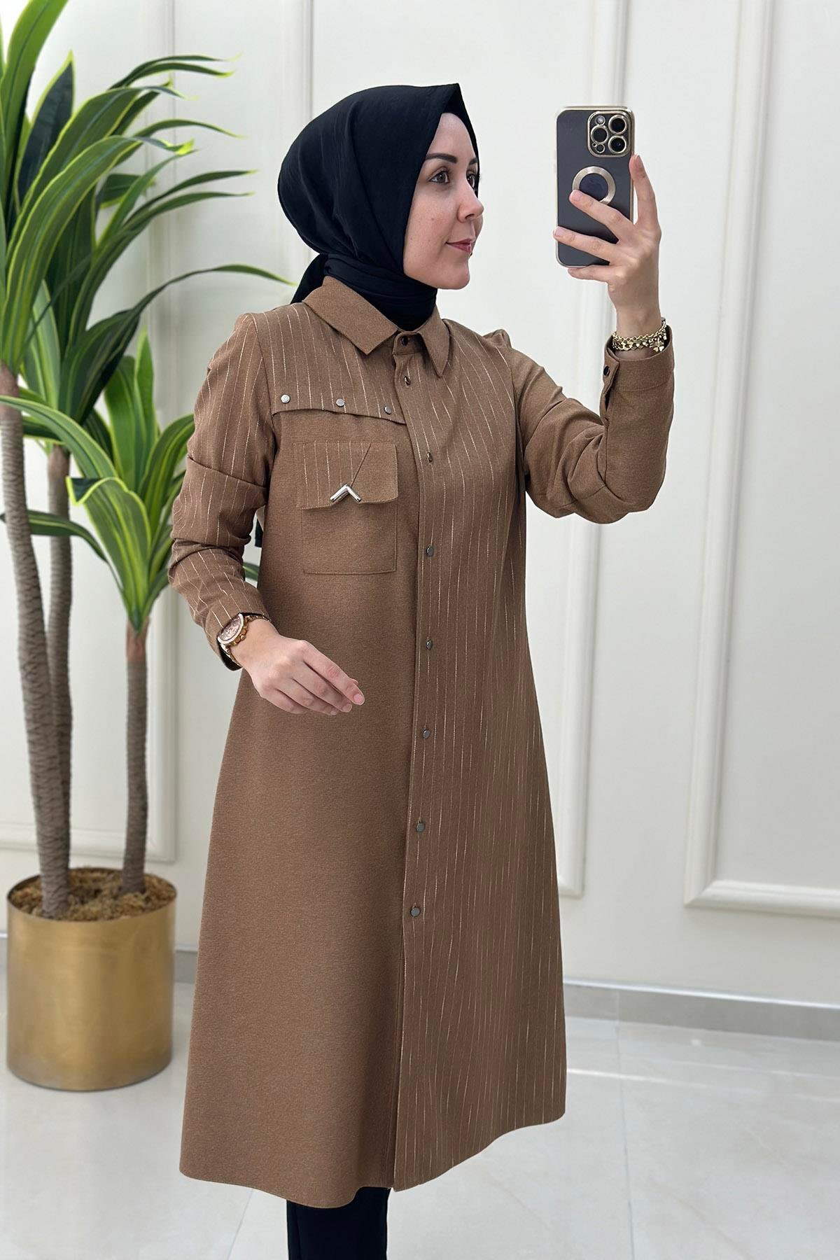 Tesettür TunikÖnü Düğmeli Çizgi Desen Garnili Cepli Kadın Tunik Camel QTN 2875