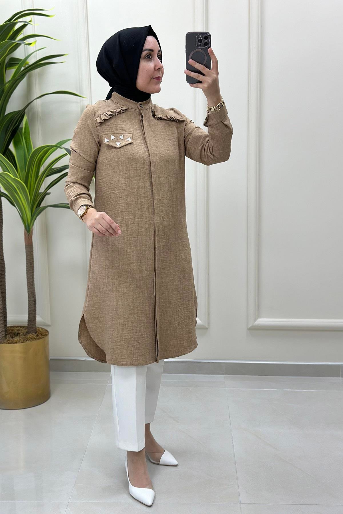 Tesettür TunikÖnü Gizli Düğmeli Yakası Fırfırlı Kadın Tunik Cappucino MLH 4220