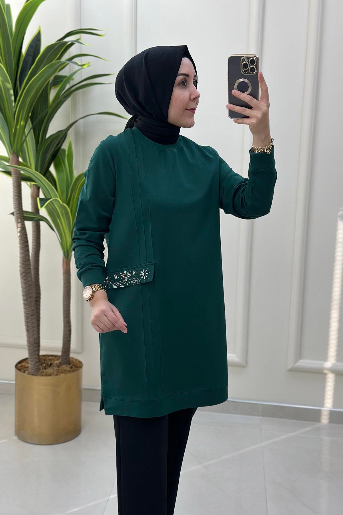 Tesettür TunikÖnü Nervürlü Cep Görünümlü Taş Detaylı Kadın Tunik Zümrüt Yeşili KADO 8192