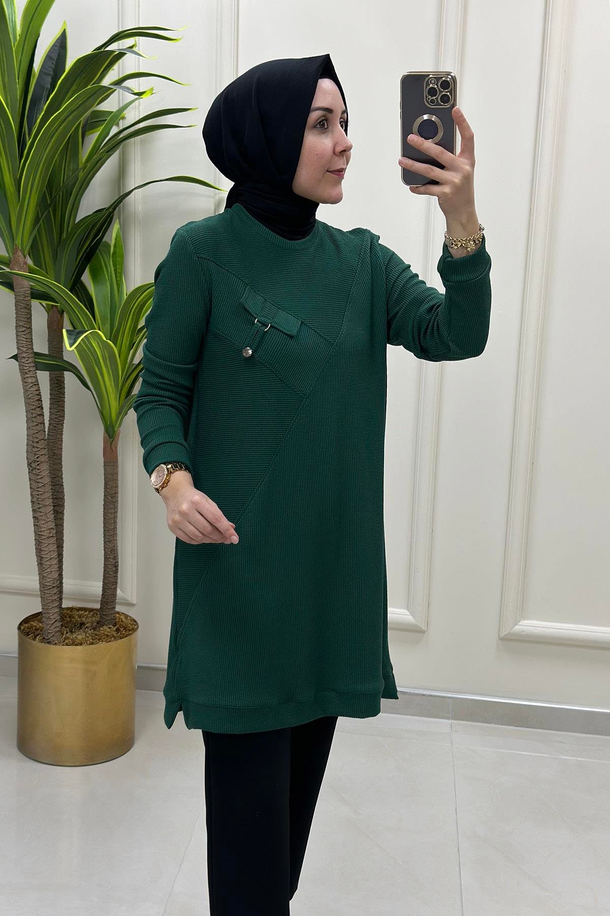 Tesettür TunikÖnü Nervürlü Cep Görünümlü Fitilli Kadın Örme Tunik Zümrüt Yeşili KADO 9691