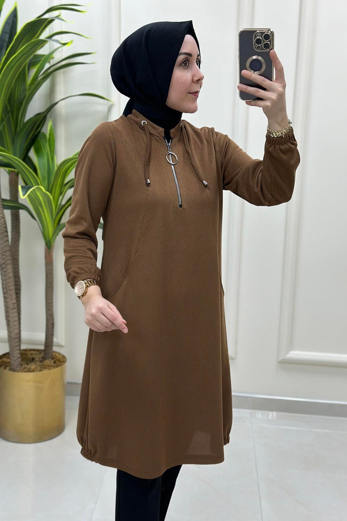 Tesettür TunikÖnü Yarım Fermuarlı Cep Detaylı Kadın Tunik Taba HYA 1466