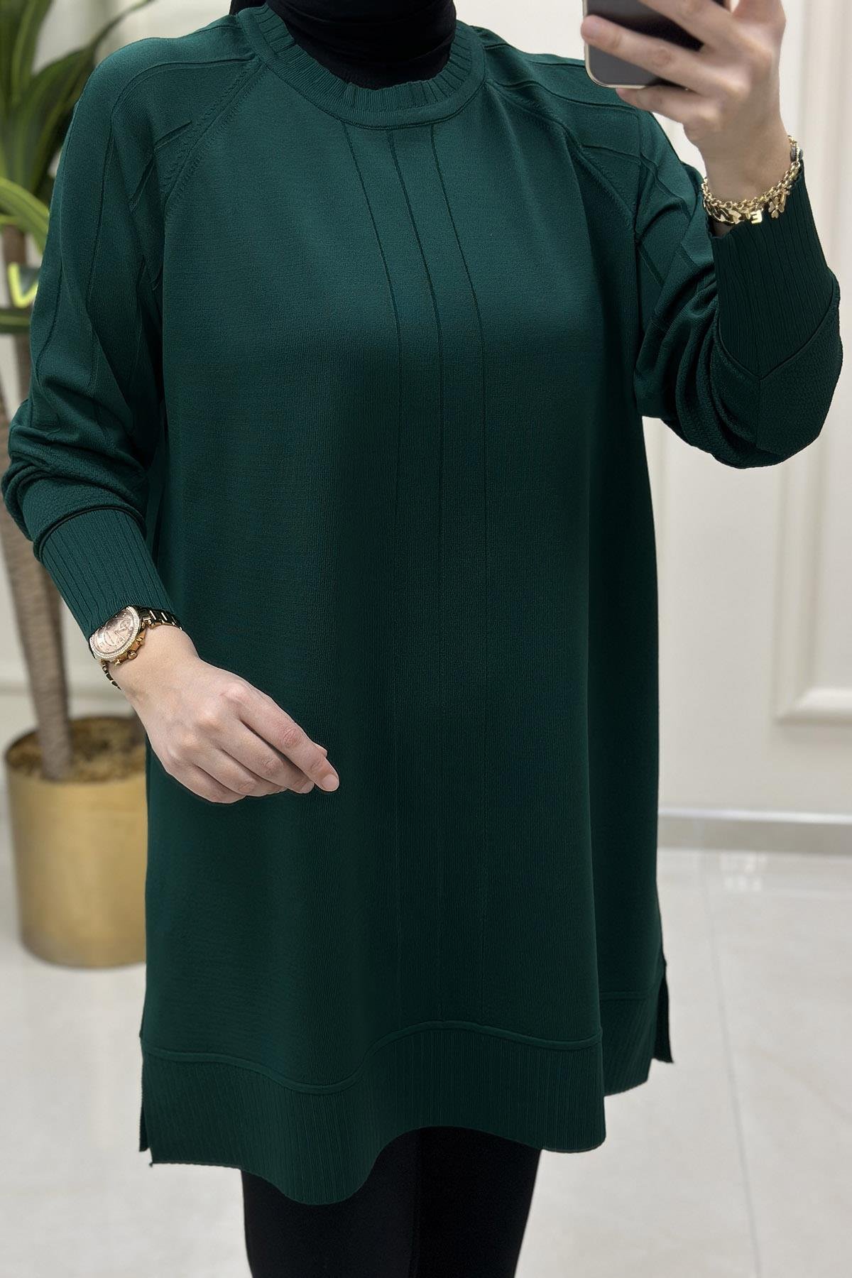 Tesettür TunikReglan Kol ve Önü Kendinden Desenli Kadın Triko Tunik Zümrüt Yeşili KADO 24639