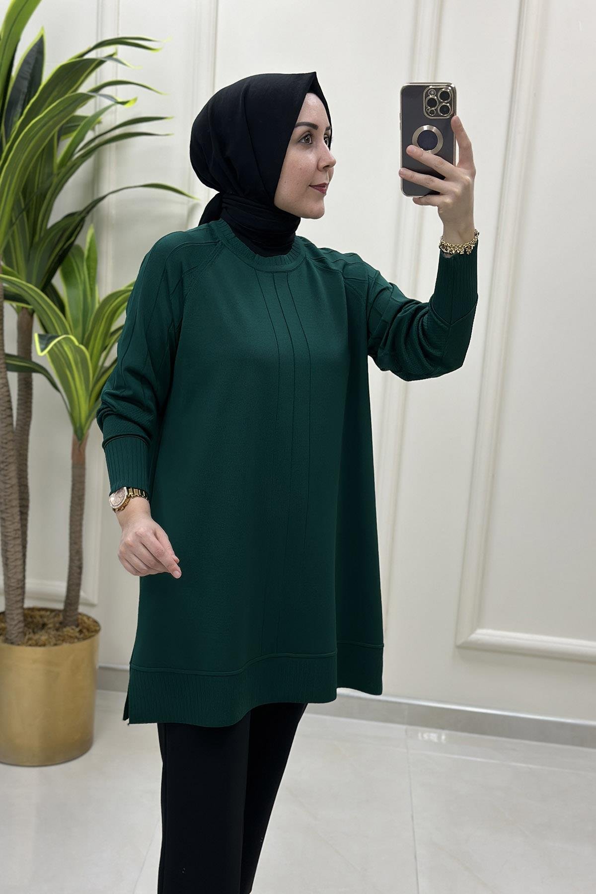 Tesettür TunikReglan Kol ve Önü Kendinden Desenli Kadın Triko Tunik Zümrüt Yeşili KADO 24639