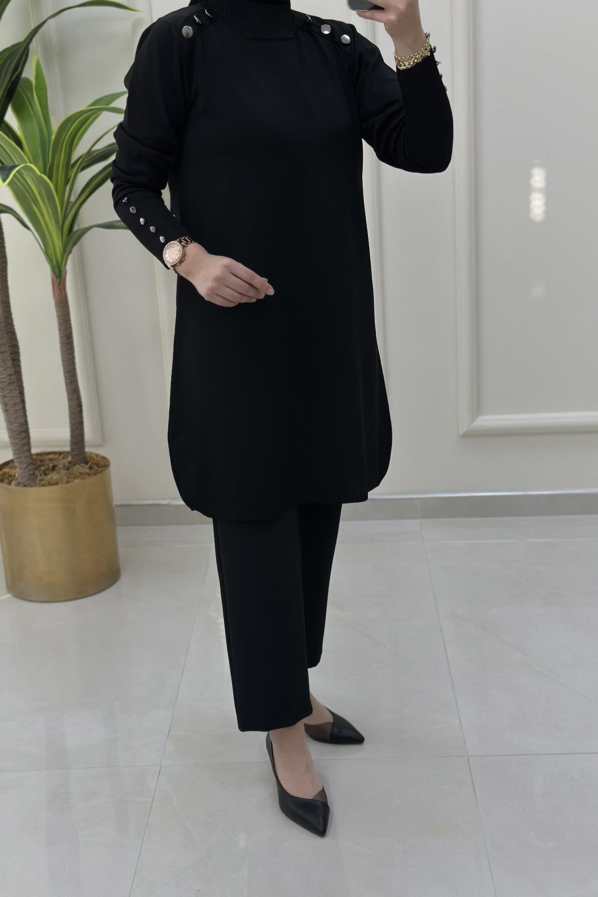 Tesettür TunikYaka ve Kol Düğme Detaylı Kadın Triko Tunik Siyah KADO 46007