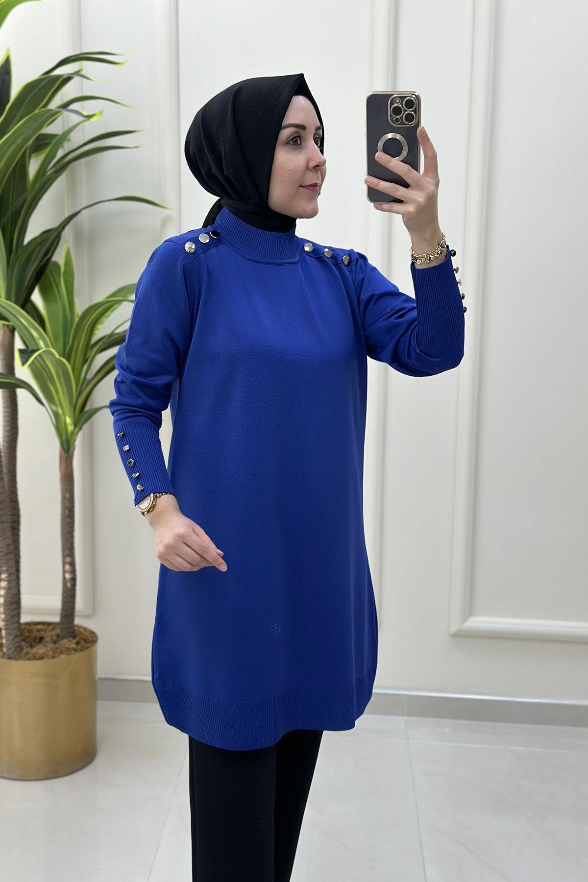 Tesettür TunikYaka ve Kol Düğme Detaylı Kadın Triko Tunik Saks Mavisi KADO 46007