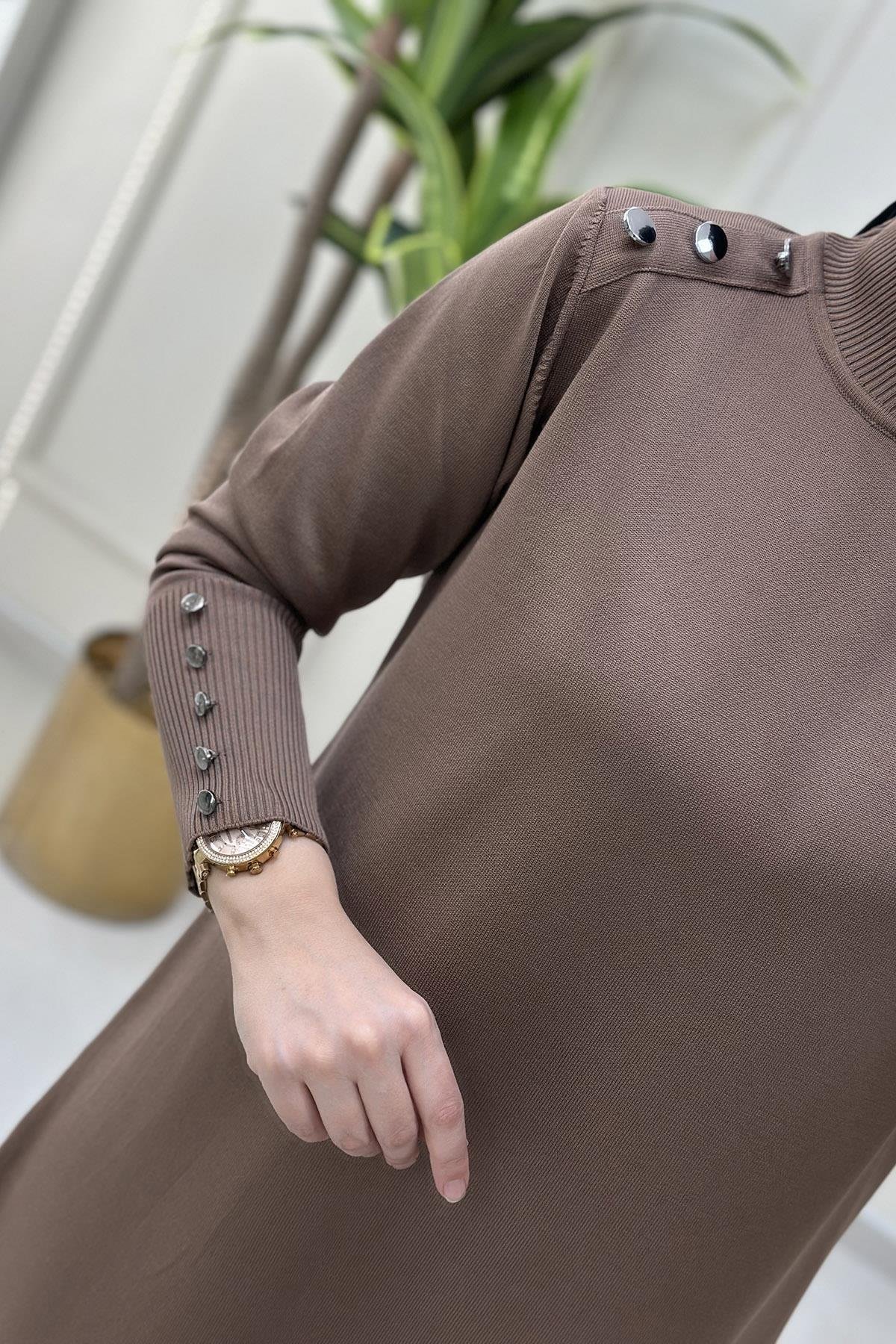 Tesettür TunikYaka ve Kol Düğme Detaylı Kadın Triko Tunik Vizon KADO 46007
