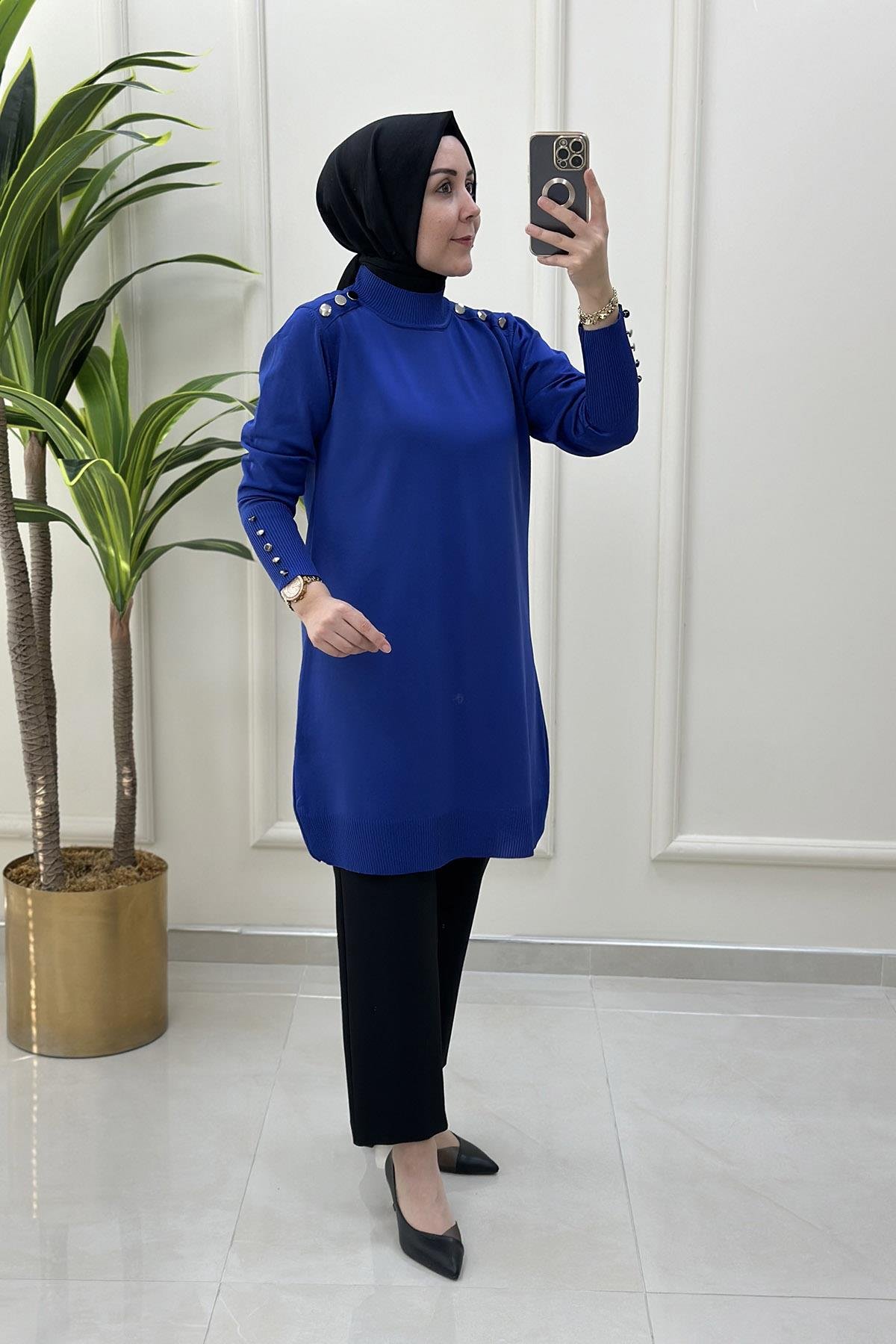 Tesettür TunikYaka ve Kol Düğme Detaylı Kadın Triko Tunik Saks Mavisi KADO 46007