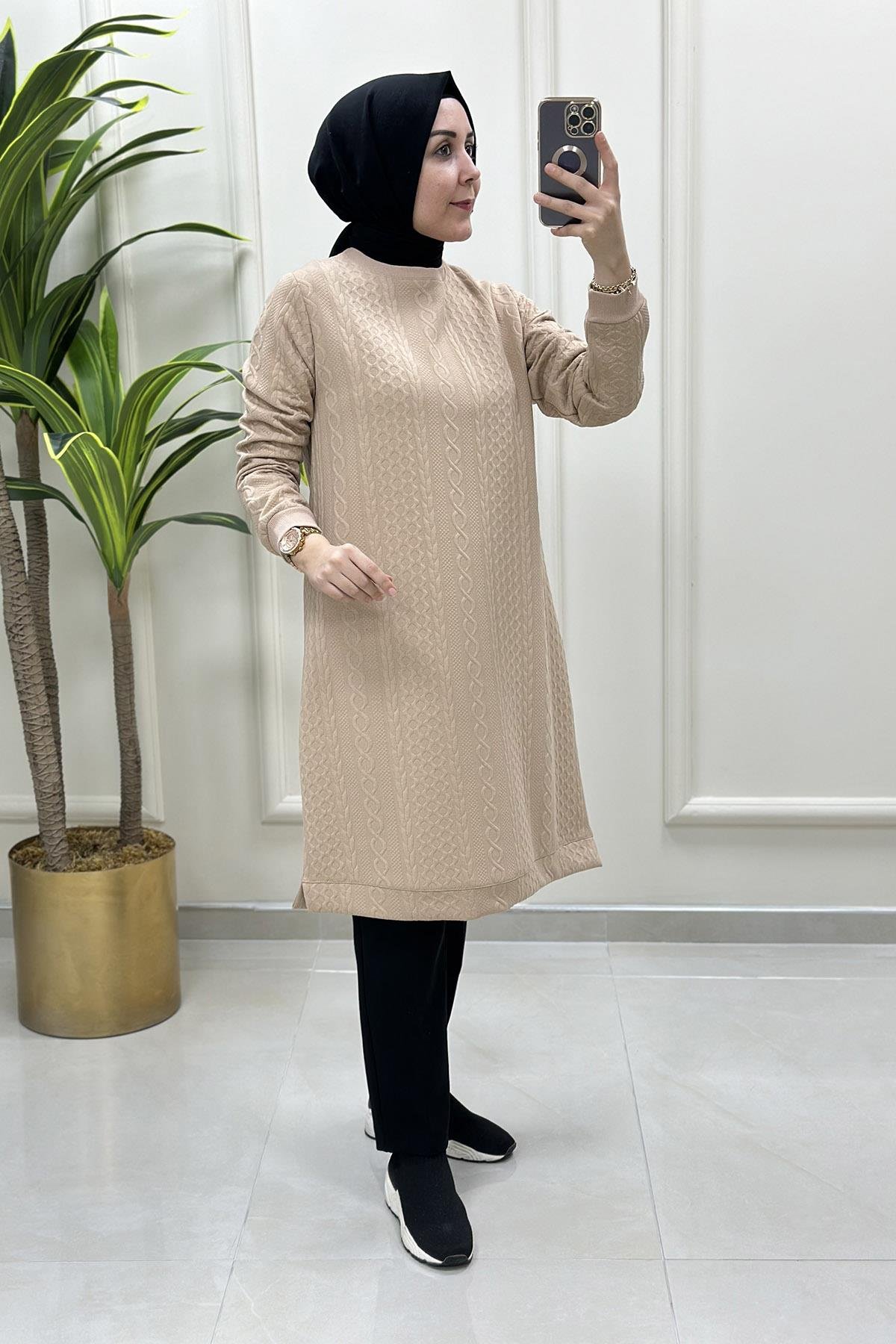 Tesettür TunikYakası ve Kolu Ribanalı Örgü Desen Kadın Tunik Bej KADO 9664