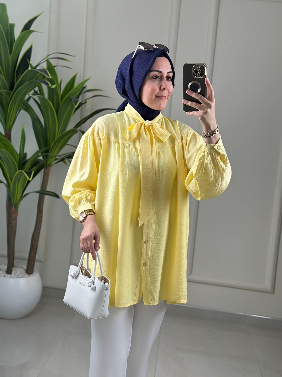 Tesettür Üst GiyimYakası Fularlı Robalı Önü Düğmeli Kadın Tunik Sarı EYL 2202