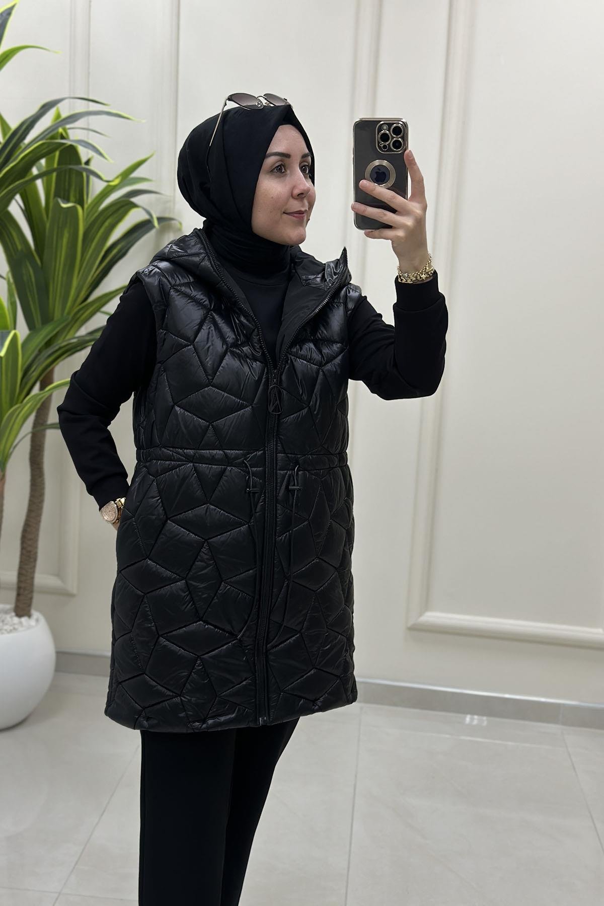 Tesettür YelekArmine Trend Önü Fermuarlı Beli Büzgülü Kadın Kapitone Yelek Siyah ARM 506