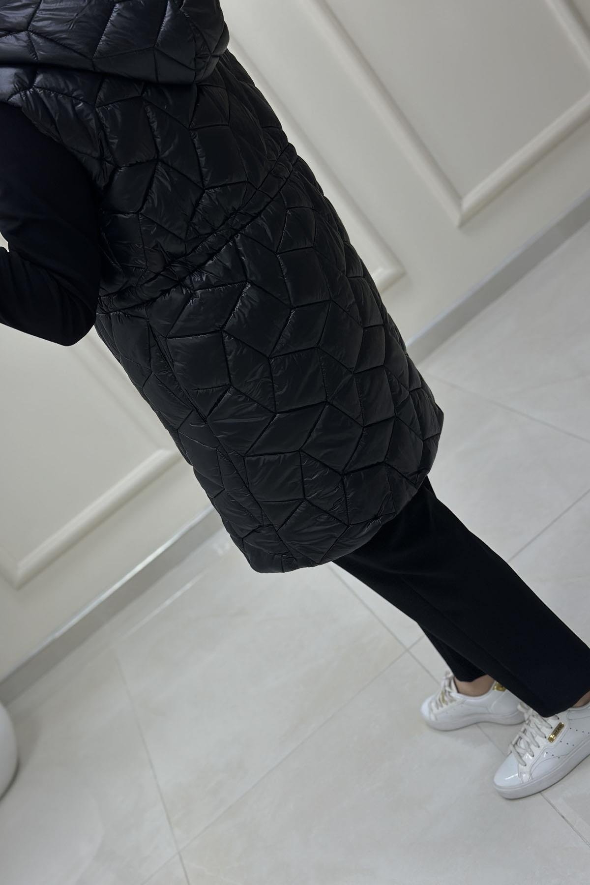 Tesettür YelekArmine Trend Önü Fermuarlı Beli Büzgülü Kadın Kapitone Yelek Siyah ARM 506