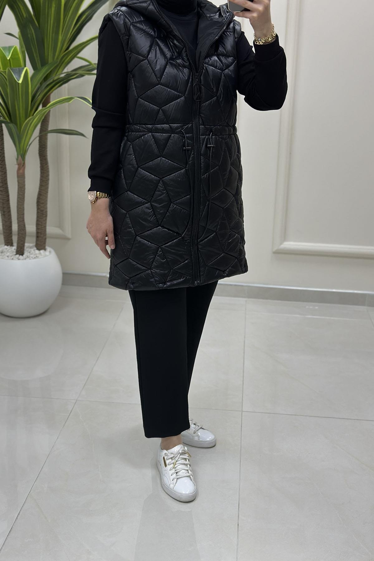 Tesettür YelekArmine Trend Önü Fermuarlı Beli Büzgülü Kadın Kapitone Yelek Siyah ARM 506