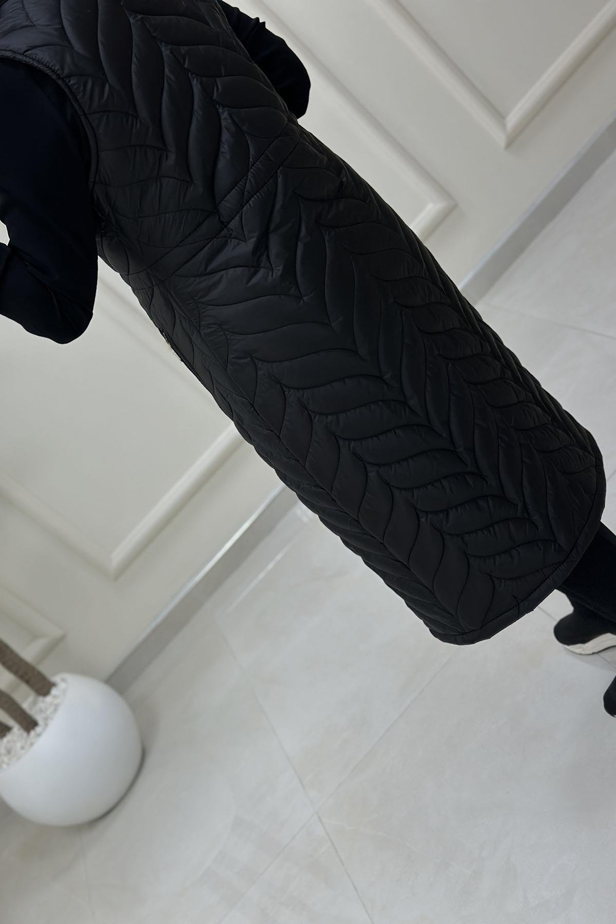 Tesettür YelekKapitone Dolum Önü Fermuarlı Beli Büzgülü Kadın Yelek Siyah QTN 4965