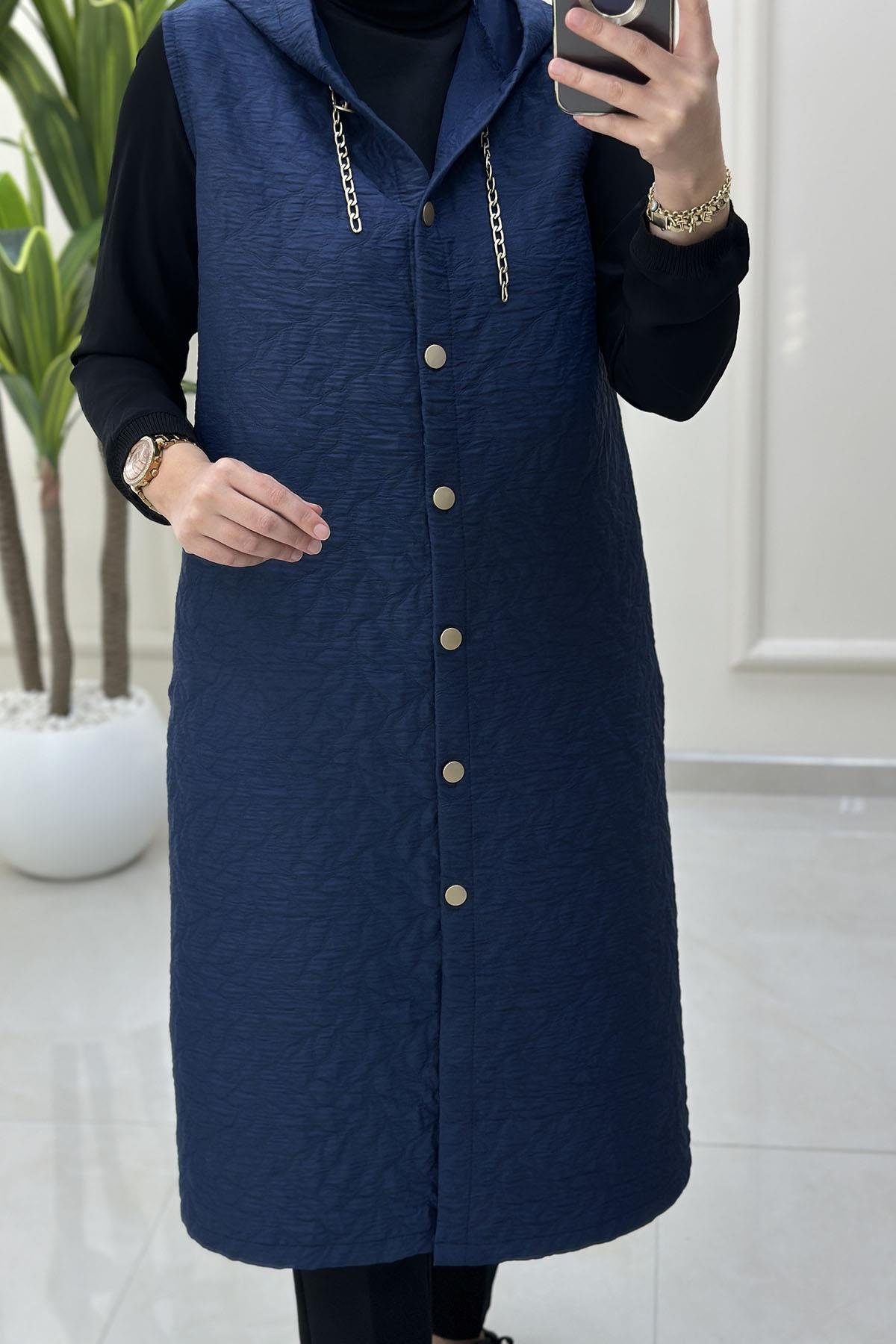 Tesettür YelekÖnü Düğmeli Zincir Detaylı Kadın Kapitone Yelek Lacivert KADO 2571901