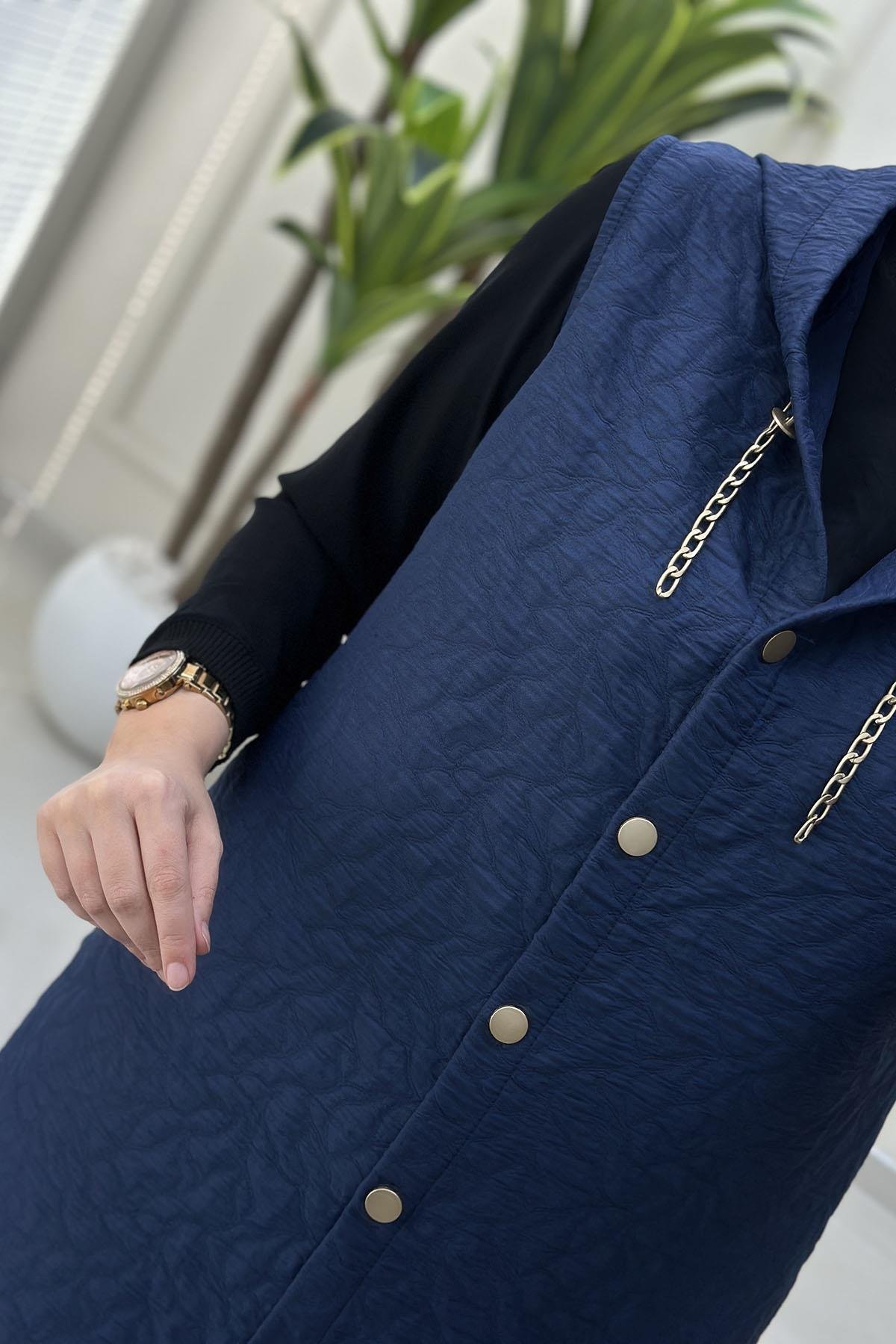 Tesettür YelekÖnü Düğmeli Zincir Detaylı Kadın Kapitone Yelek Lacivert KADO 2571901