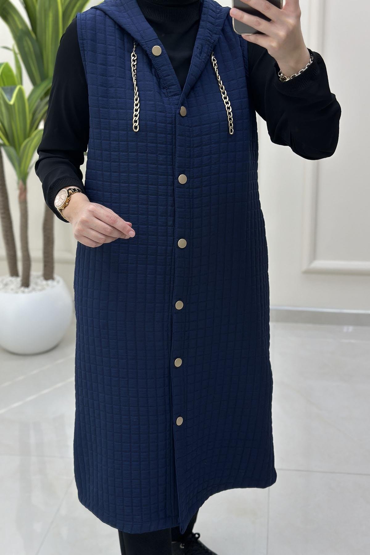Tesettür YelekÖnü Düğmeli Zincir Detaylı Kadın Kapitone Yelek Lacivert KADO 257190