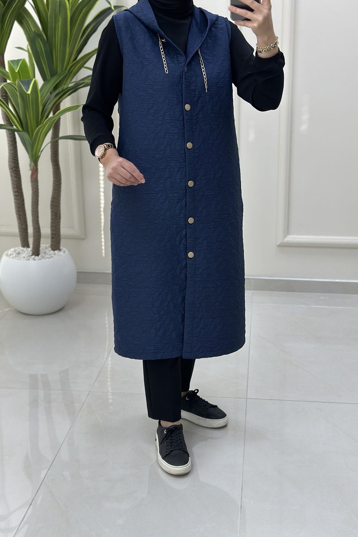 Tesettür YelekÖnü Düğmeli Zincir Detaylı Kadın Kapitone Yelek Lacivert KADO 2571901