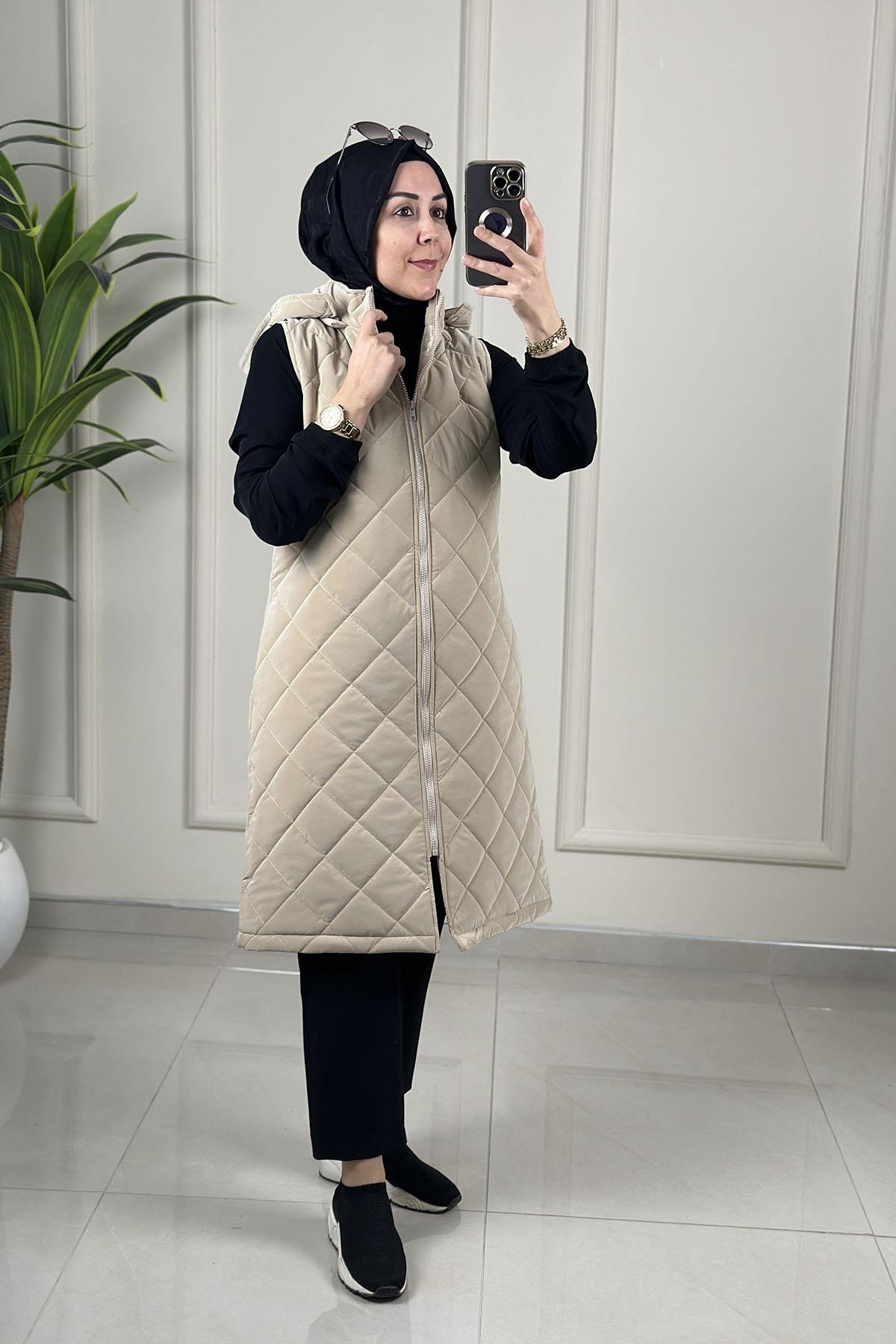 Tesettür YelekÖnü Fermuarlı Baklava Desen Cepli Kadın Şişme Yelek Bej MLH 4591